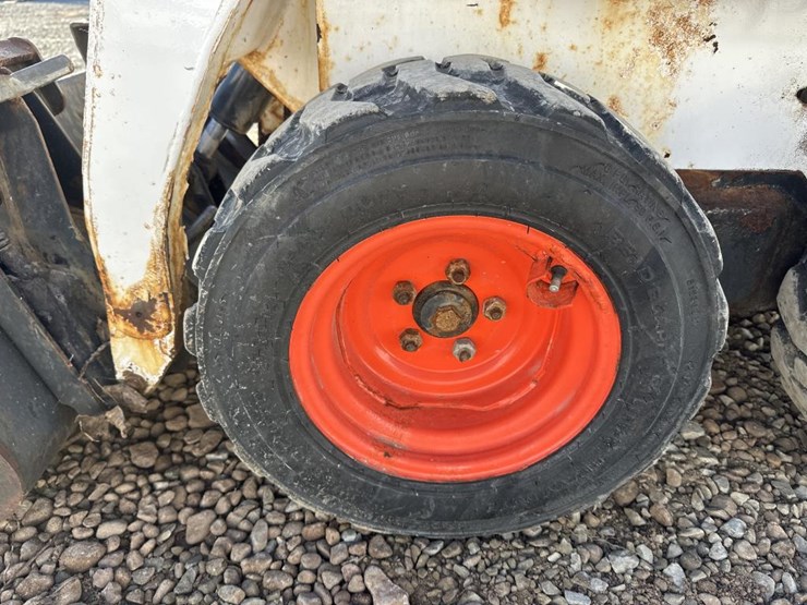 2015-bobcat-s70-image-40