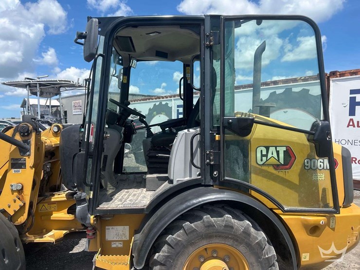 2022-caterpillar-906m-image-6