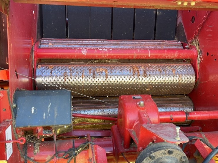 2010-new-holland-br7070-image-9