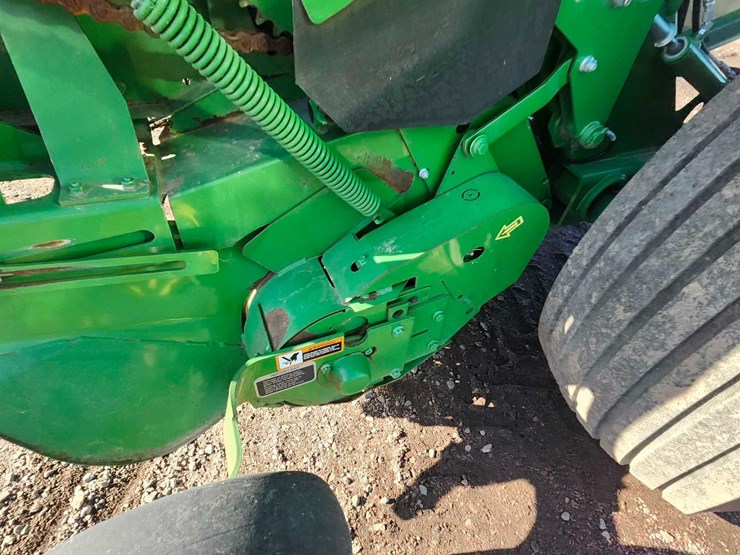2021-john-deere-560r-image-33