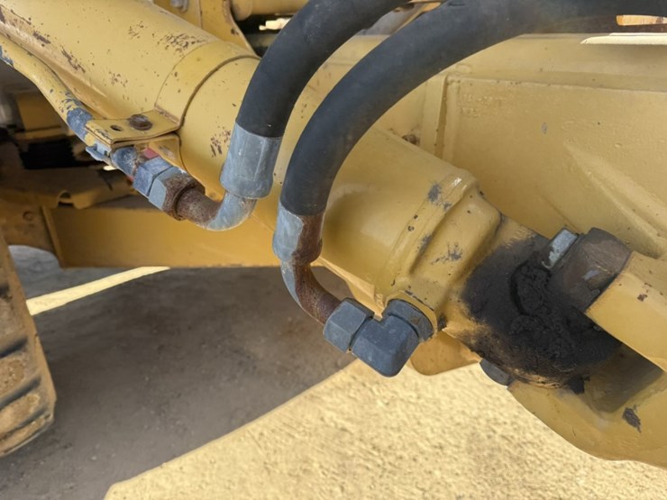 2010-caterpillar-740-image-53