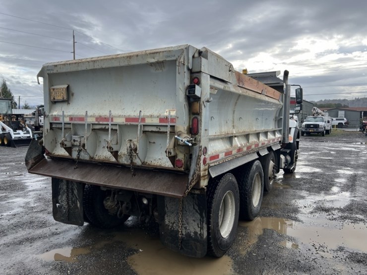 2009-international-7600-image-4