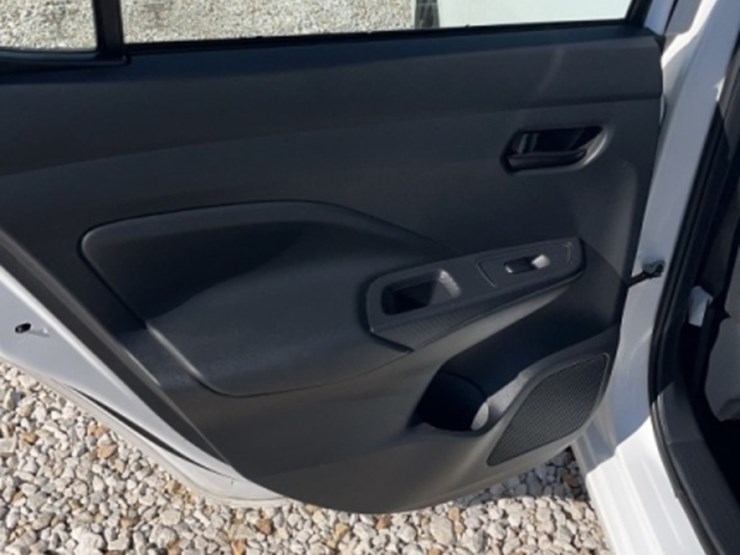 2021-nissan-versa-image-15