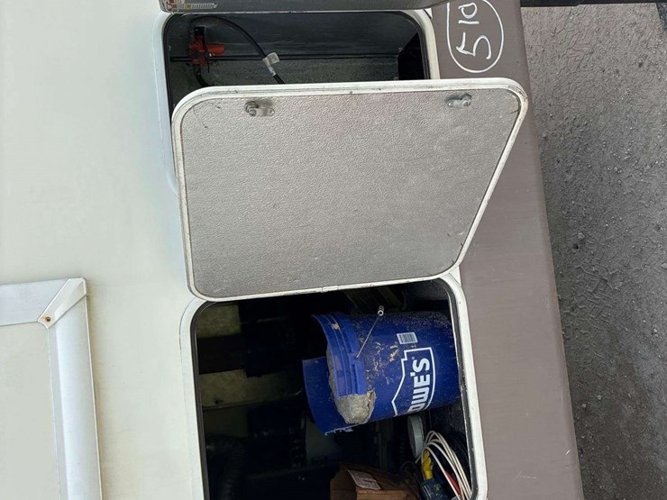 2004-fleetwood-wilderness-advantage-365-bsqs-38ft-t/a-5th-wheel-travel-trailer-image-12