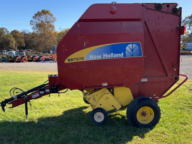 2010-new-holland-br7070-image-1