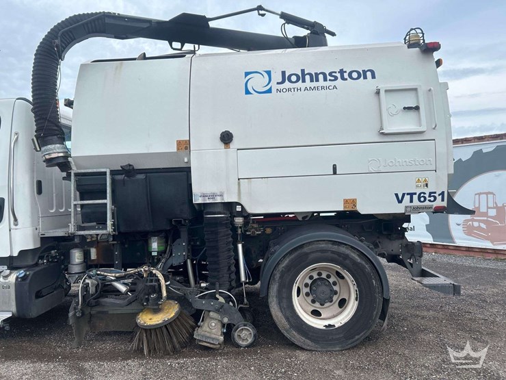 2019-freightliner-m2-106-image-31