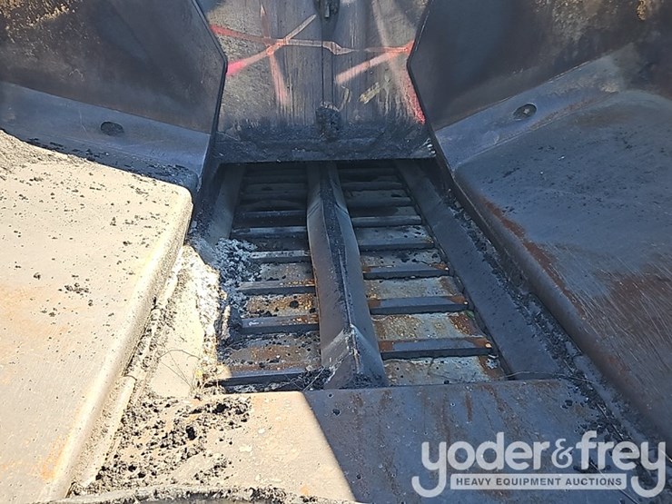 2012-caterpillar-ap-655d-image-13