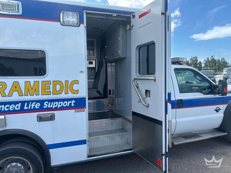 2013-ford-f550-image-32