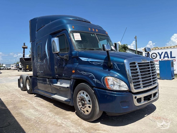 2017-freightliner-cascadia-125-image-2