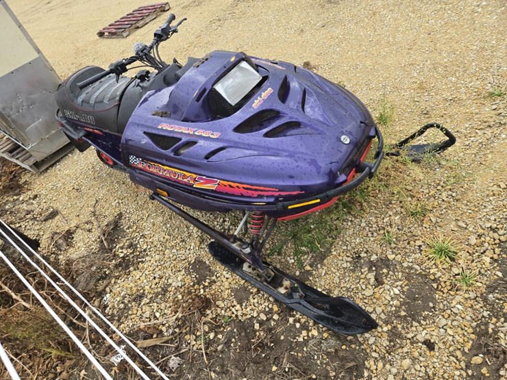 #5941-•-ski-doo-583-snowmobile--**for-parts-only**-image-5