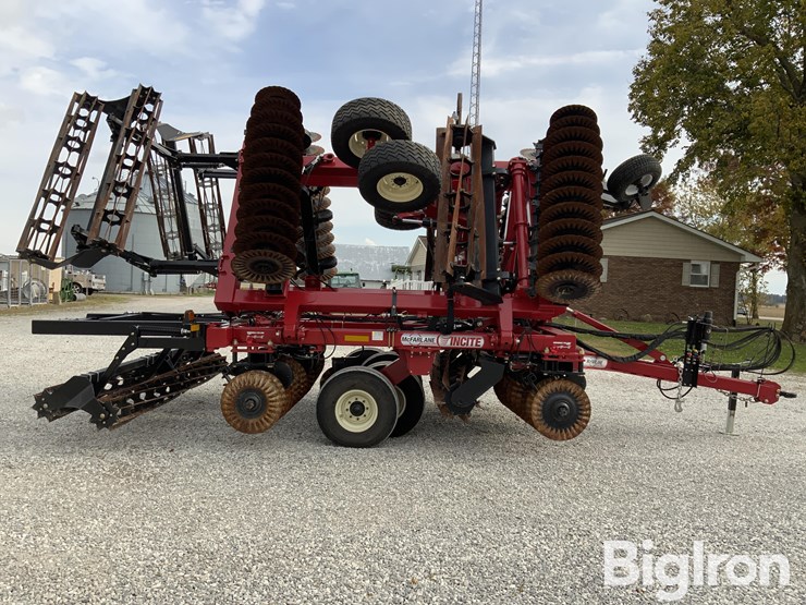 2025-mcfarlane-incite-tc-5124-drb-23'-5"-vertical-tillage-machine-image-4