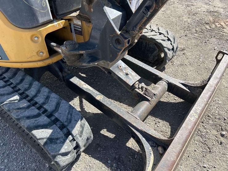 2017-deere-35g-image-24