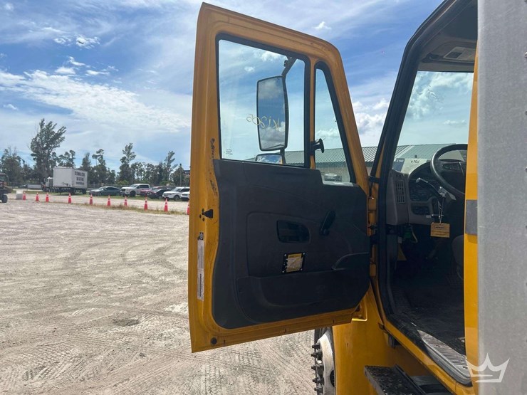 2019-international-durastar-4300-image-6