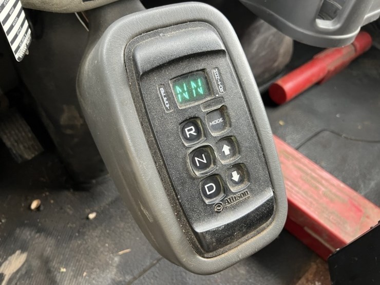 2013-international-7500-s/a-dump-truck-image-33