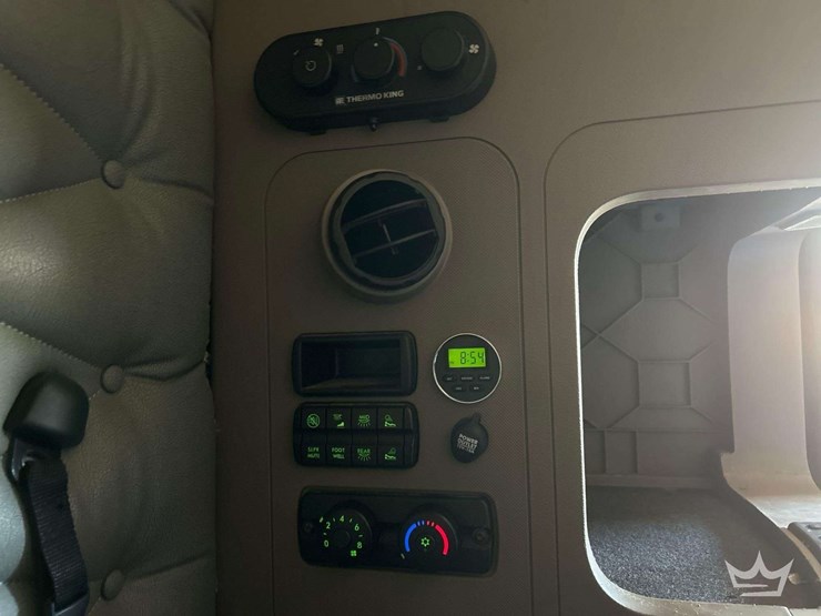 2017-freightliner-cascadia-125-image-41