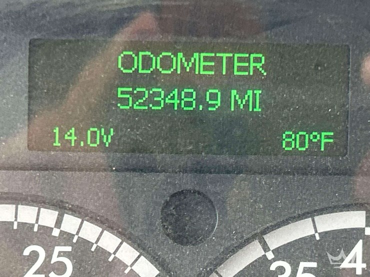 2019-freightliner-m2-106-image-8