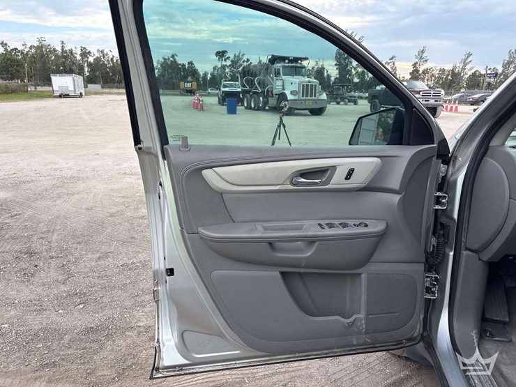 2015-chevrolet-traverse-image-10