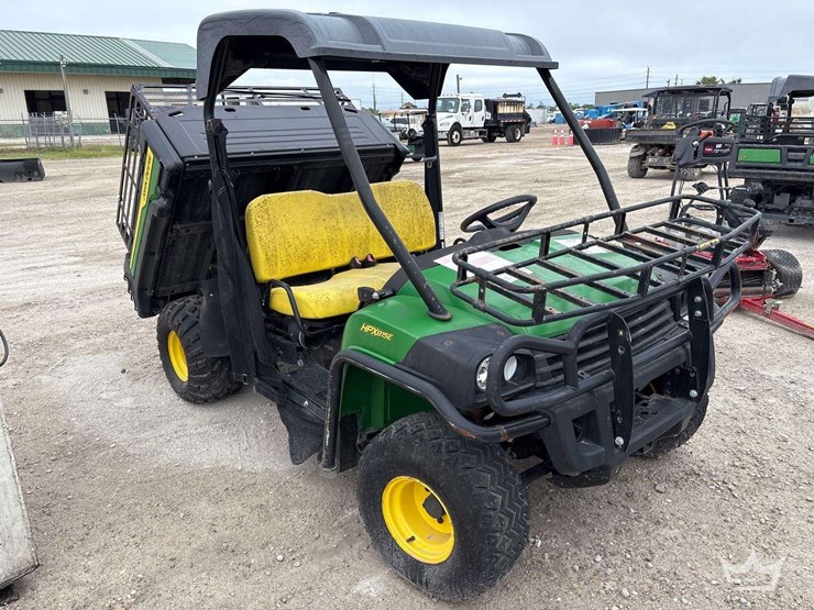2021-john-deere-gator-image-2