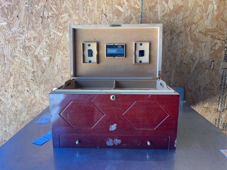 wood-cigar-box-with-tray-image-3