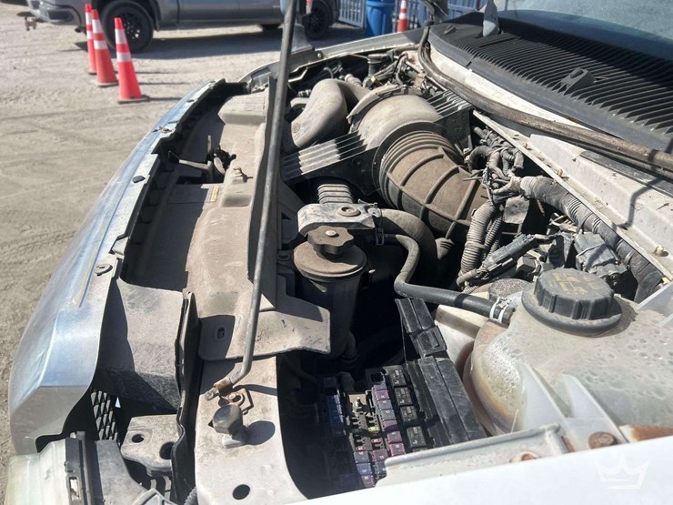 2014-ford-e-450-super-duty-shuttle-bus-image-8