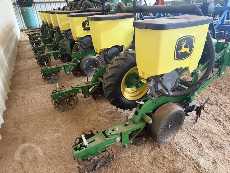 2021-john-deere-1725-image-25