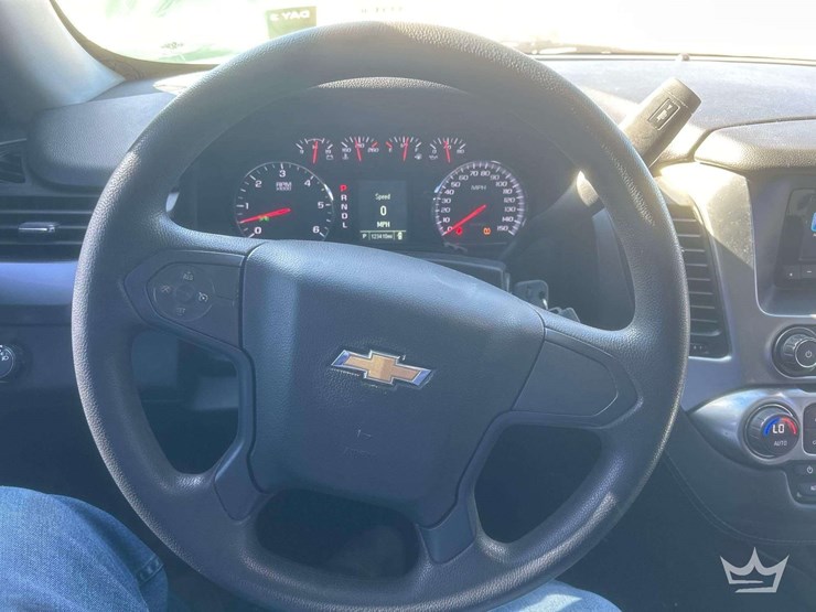 2017-chevrolet-tahoe-image-18