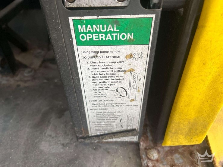 2014-ford-e-450-super-duty-shuttle-bus-image-23