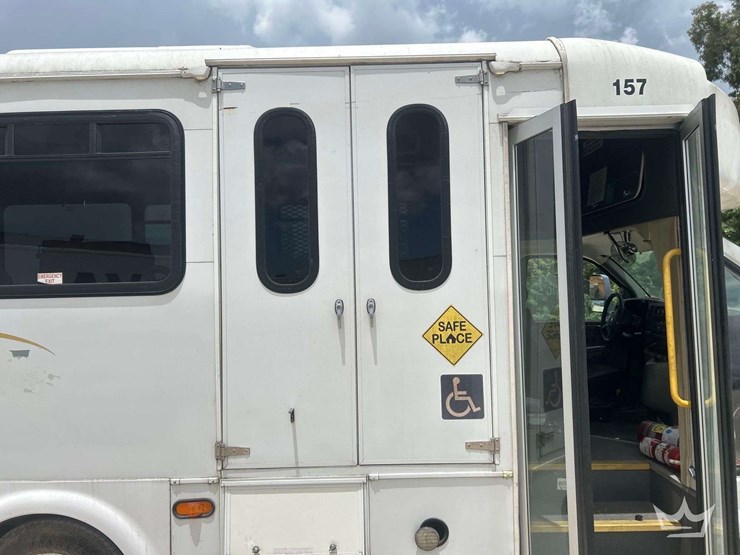 2015-chevrolet-express-4500-image-22