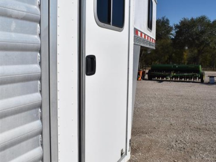 2009-6'-8"-featherlite-aluminum-livestock-trailer-w/-tack-room-(vin-#-4fg-b-image-9