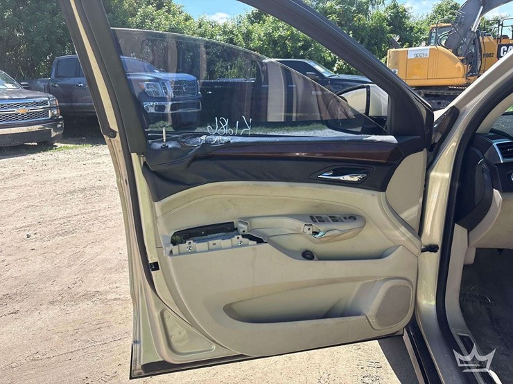 2010-cadillac-srx-image-9