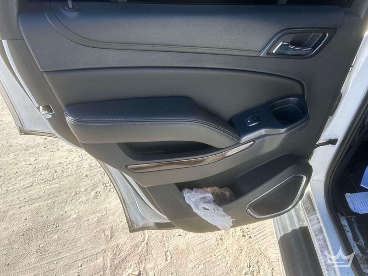 2017-chevrolet-tahoe-image-8