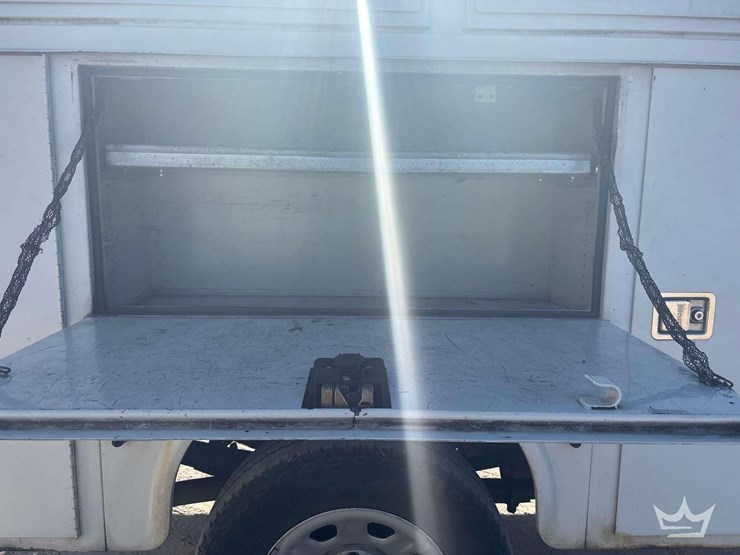 2015-chevrolet-silverado-3500hd-image-24