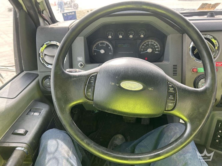 2013-ford-f750-image-13