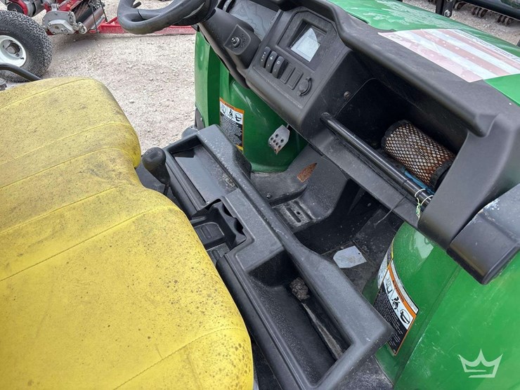 2021-john-deere-gator-image-9