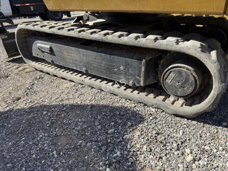 2011-caterpillar-302.5-image-10