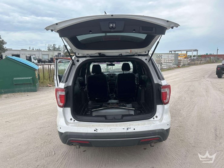 2016-ford-explorer-image-24