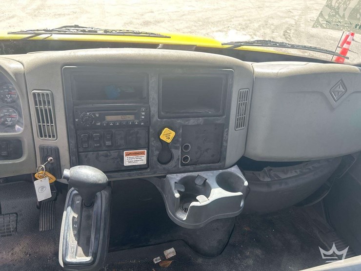 2019-international-durastar-4300-image-10