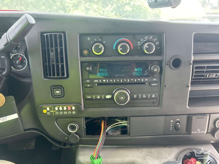 2015-chevrolet-express-4500-image-12