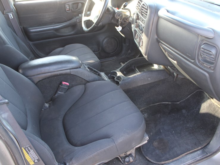 2004-chevrolet-s10-image-16