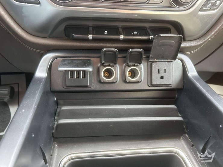 2014-chevrolet-silverado-4x4-crew-cab-pickup-truck-image-25