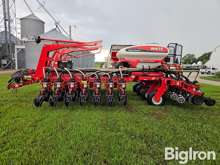 2007-white-8524c-24r20-planter-image-9