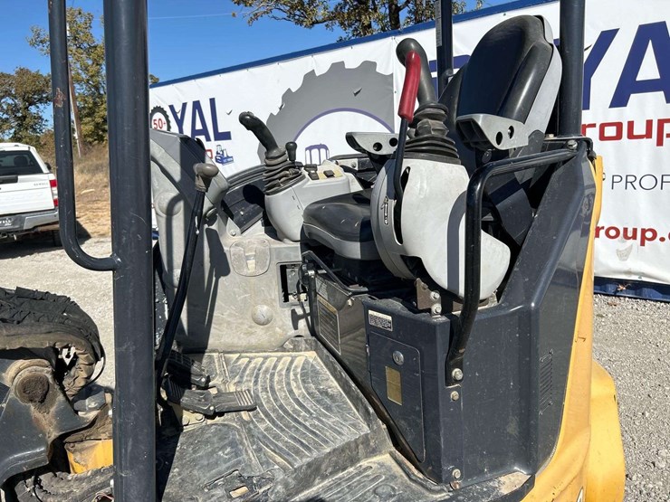 2017-deere-35g-image-12