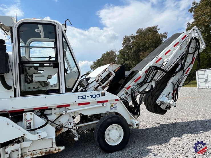 roadtec-cb100-sweeper-conveyor-image-36