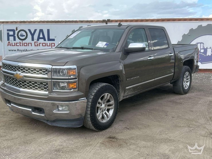 2014-chevrolet-silverado-4x4-crew-cab-pickup-truck-image-1