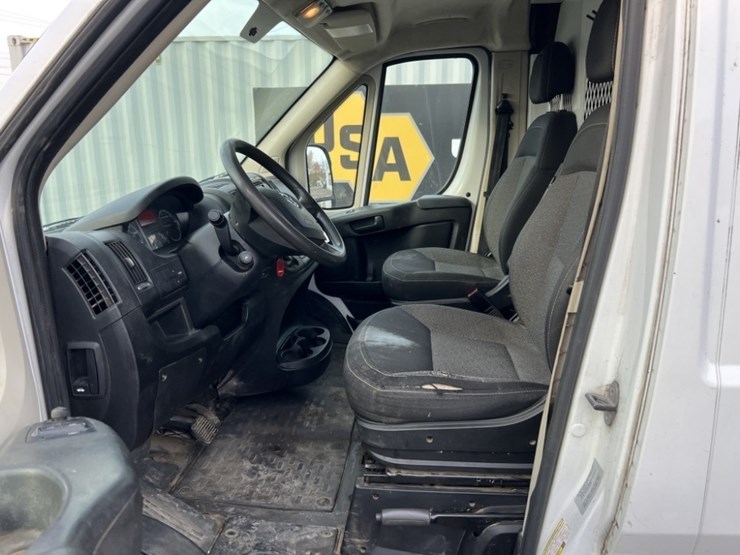 2015-ram-promaster-2500-image-23