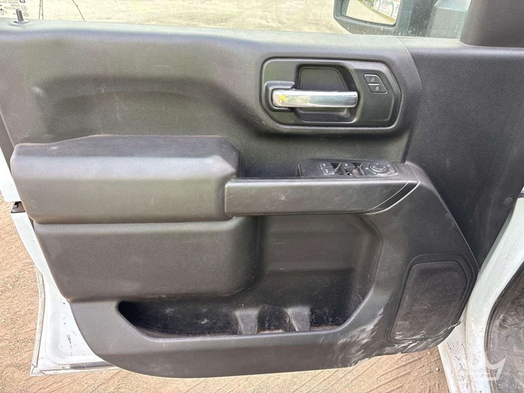 2021-chevrolet-silverado-2500hd-image-12