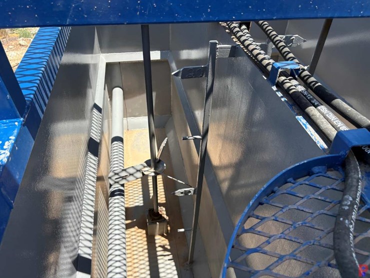 2022-john-deere-6-image-5