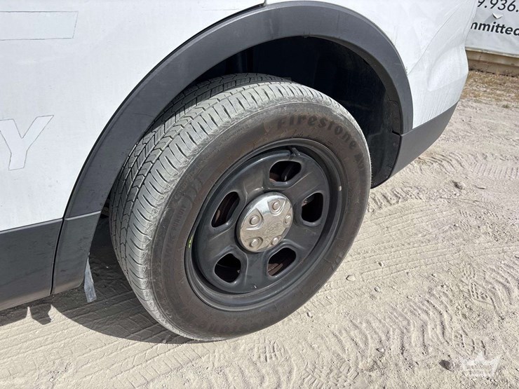 2017-ford-explorer-image-21