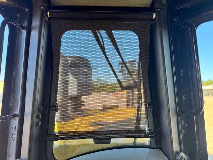 2019-caterpillar-d8t-image-48