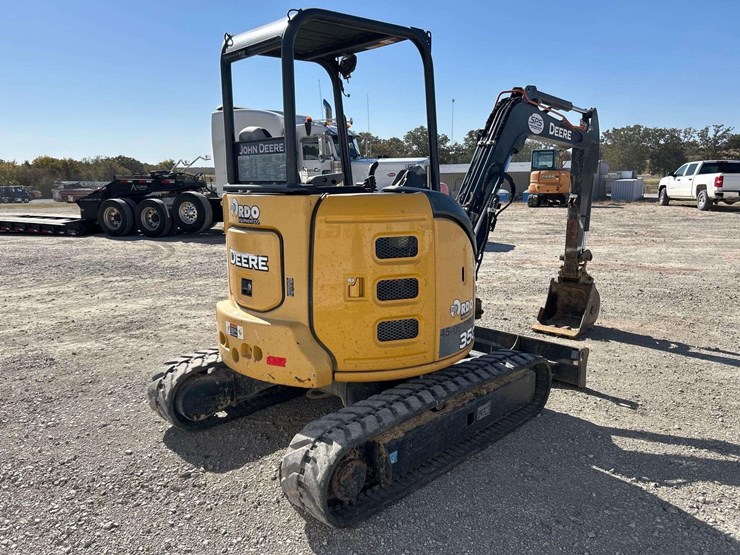 2017-deere-35g-image-3